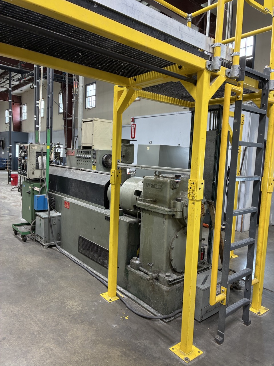4-1/2" Plastics Extruder – 24:1 L/D, 150 HP, Melt Pump, Mixing Screws - Image 3
