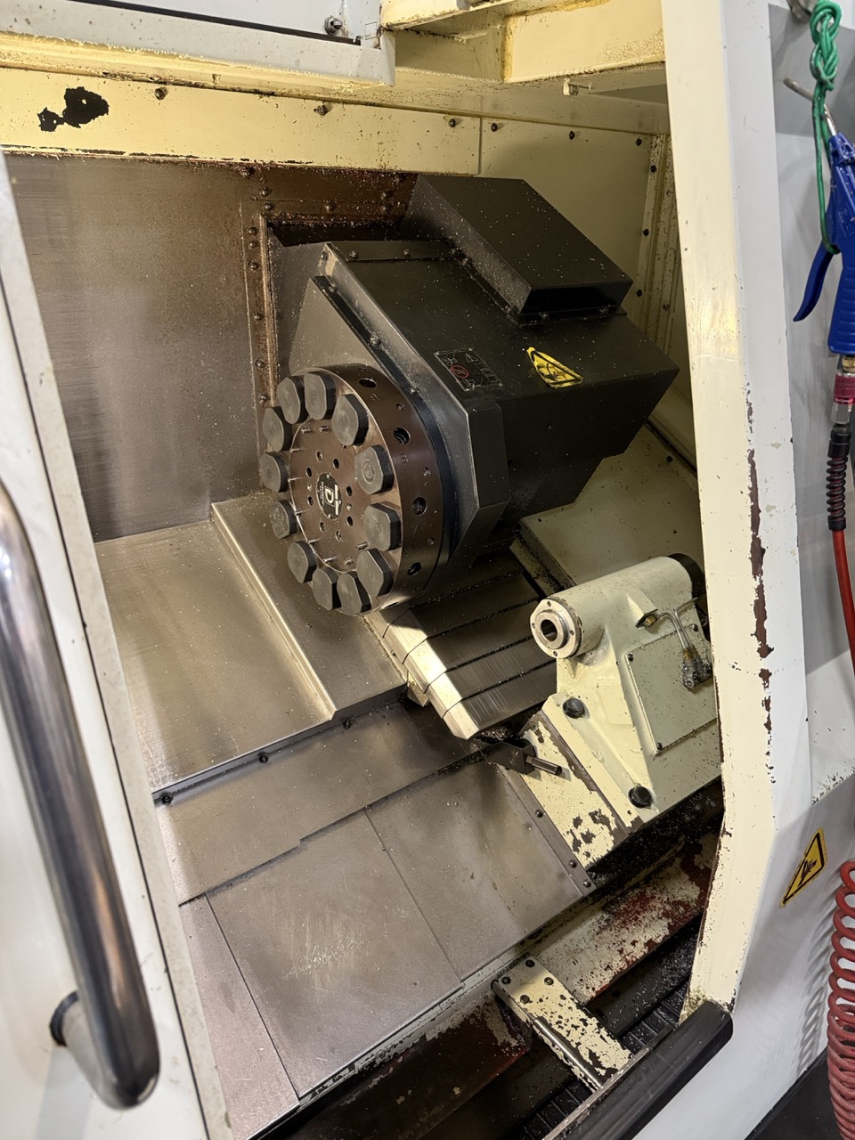 Hurco TMM8 Live Tool CNC Lathe, 2009 - Bar Feed, Tooling Included - Image 16