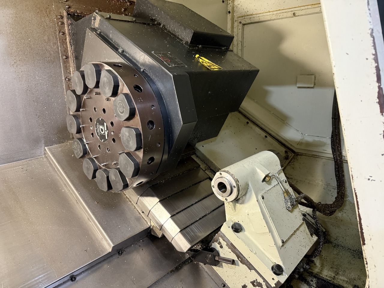 Hurco TMM8 Live Tool CNC Lathe, 2009 - Bar Feed, Tooling Included - Image 19