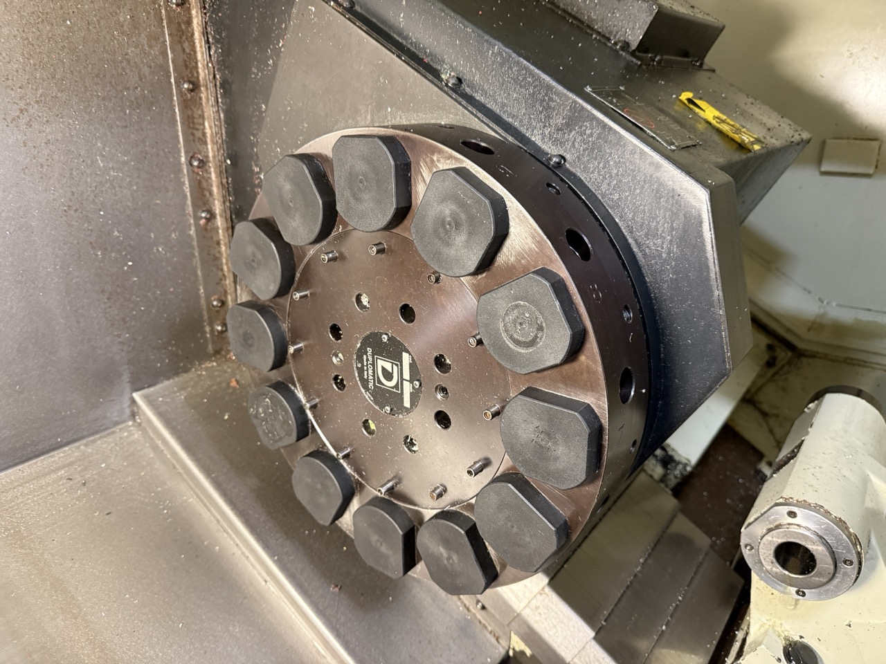 Hurco TMM8 Live Tool CNC Lathe, 2009 - Bar Feed, Tooling Included - Image 20
