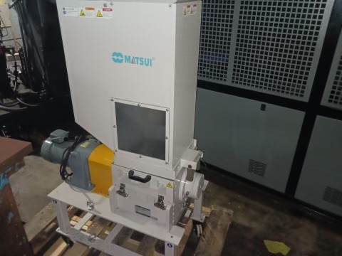 224 Ton Nissei DCX200III-25A Molding Machine, 2023 – Includes Chiller, Dryer, Temp Controller & Granulator - Image 19