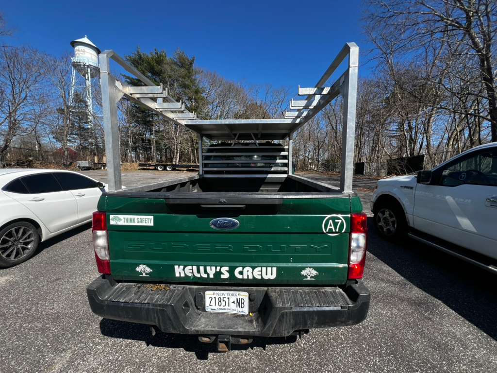 Ford F-250 Super Duty Pickup Truck, 2022 - 4x4, Crew Cab, Heavy-Duty Work Truck - Image 4