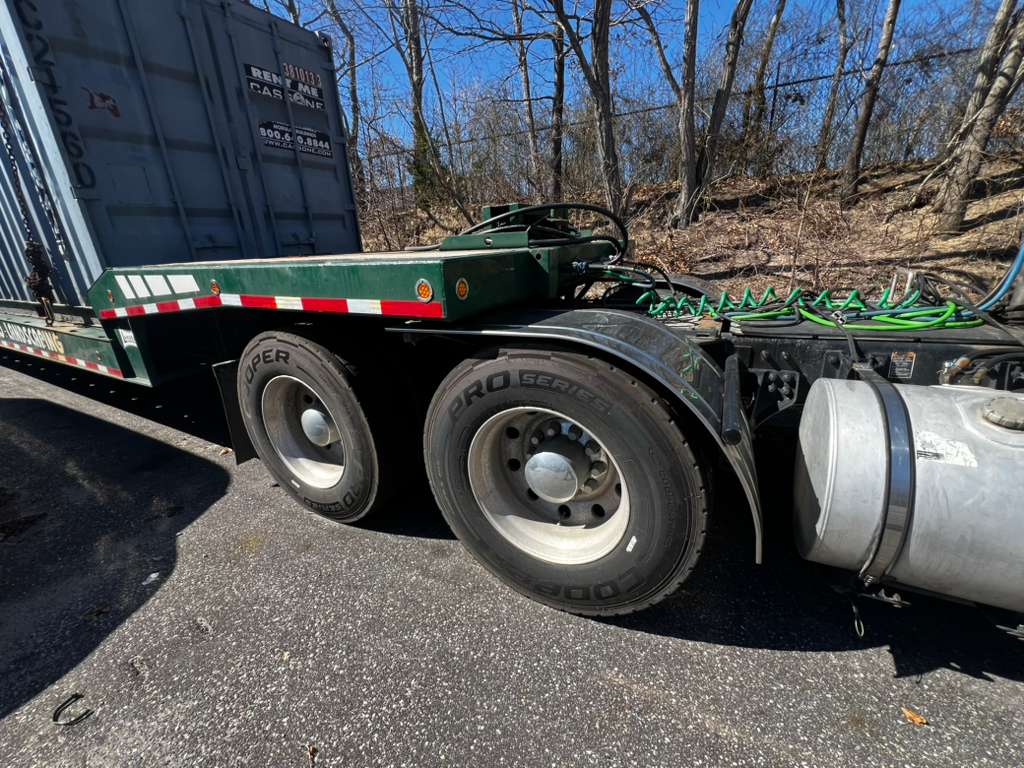 Kenworth T800 Dump Truck, 2011 - Heavy-Duty Tandem Axle - Image 4