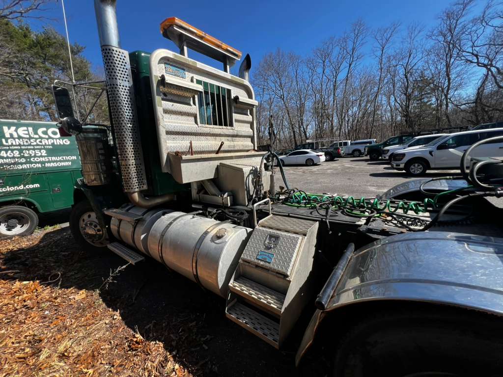 Kenworth T800 Dump Truck, 2011 - Heavy-Duty Tandem Axle - Image 11
