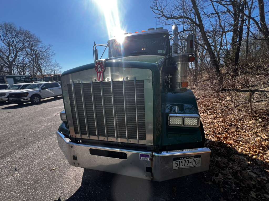 Kenworth T800 Dump Truck, 2011 - Heavy-Duty Tandem Axle - Image 2