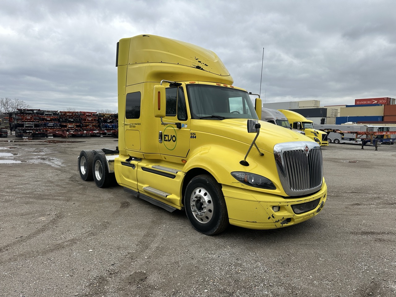 International LF687 Sleeper Truck, 2016 - 1.1 Million Miles - Cummins ISX - Tandem Axle Highway Tractor - Image 10