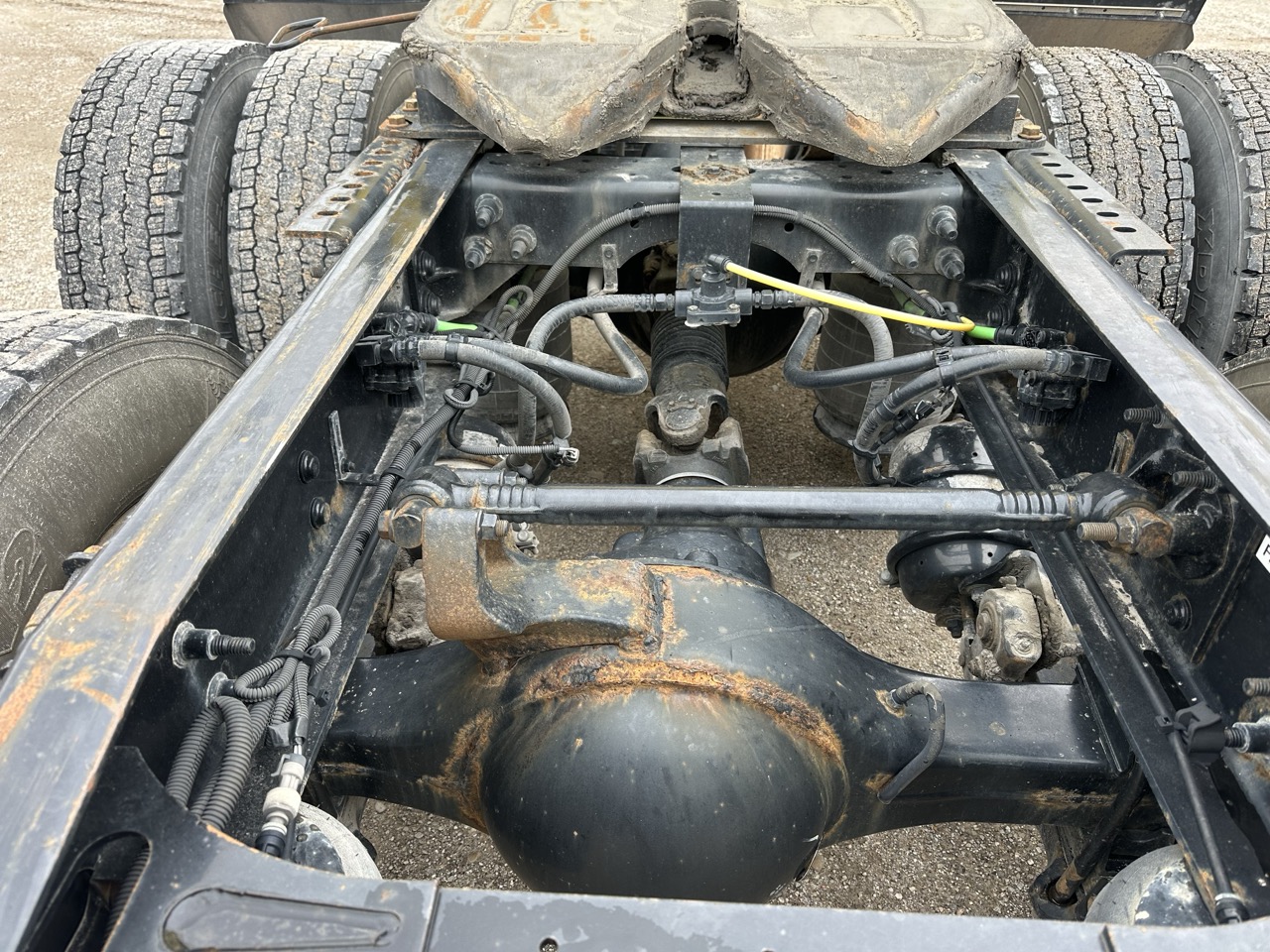 International LF687 Sleeper Truck, 2016 - 1.1 Million Miles - Cummins ISX - Tandem Axle Highway Tractor - Image 12
