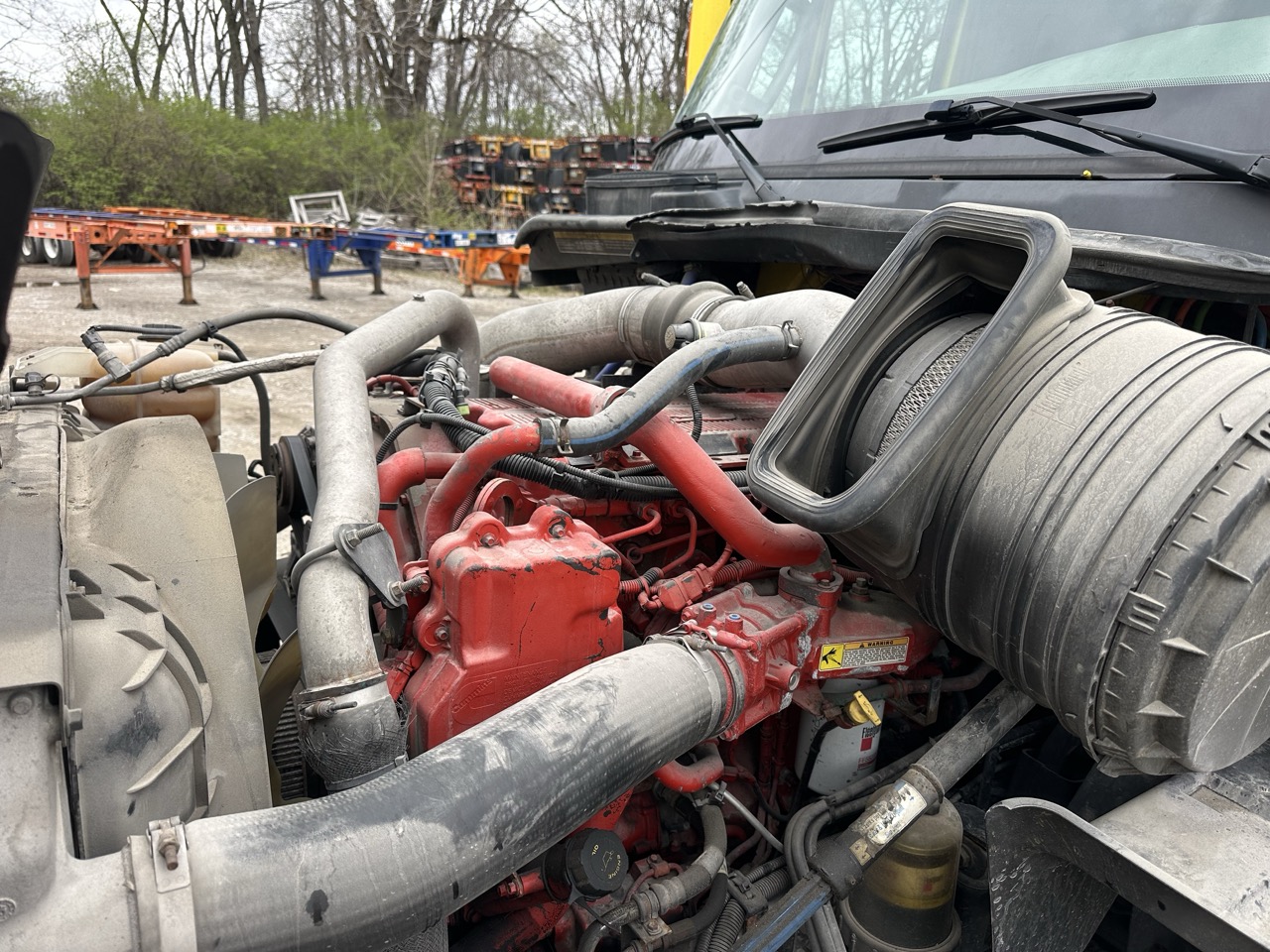 International LF687 Sleeper Truck, 2016 - 1.1 Million Miles - Cummins ISX - Tandem Axle Highway Tractor - Image 15