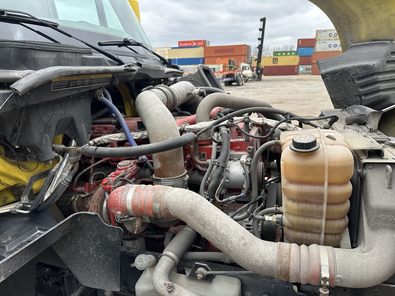 International LF687 Sleeper Truck, 2016 - 1.1 Million Miles - Cummins ISX - Tandem Axle Highway Tractor - Image 16