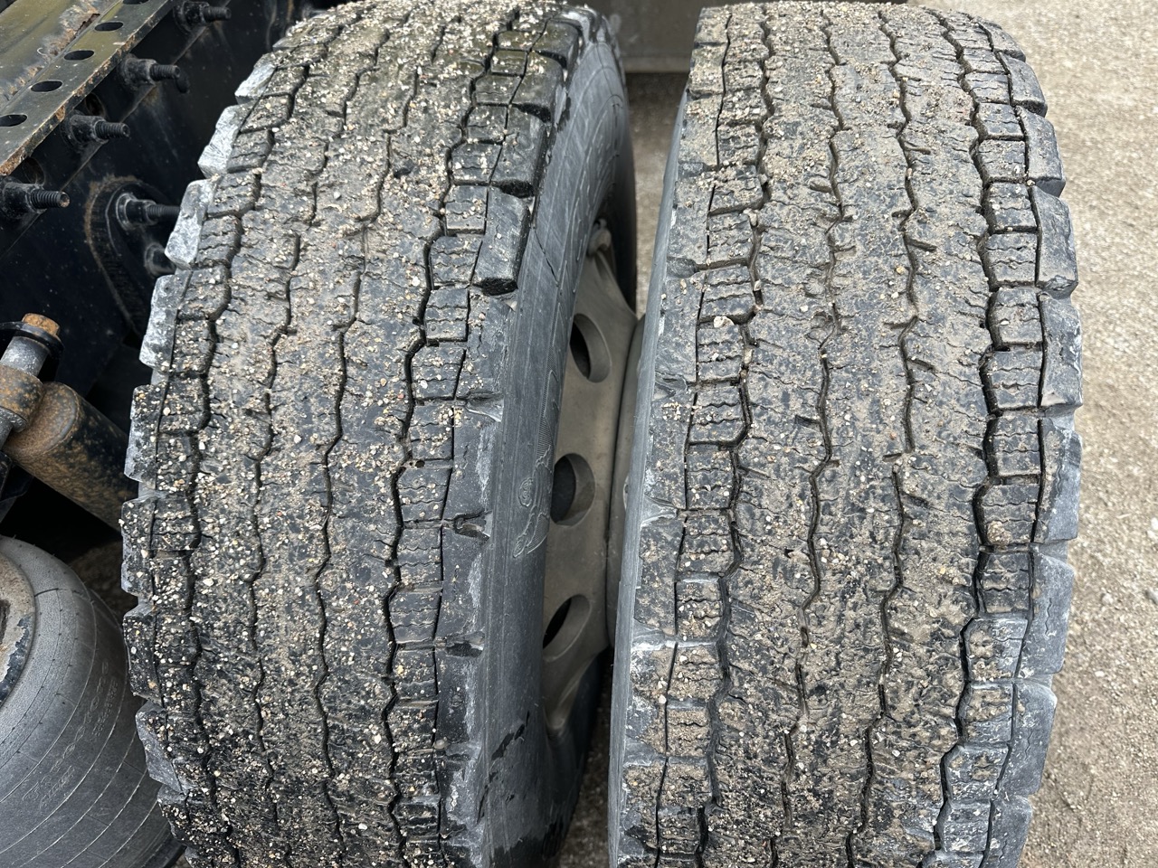 International LF687 Sleeper Truck, 2016 - 1.1 Million Miles - Cummins ISX - Tandem Axle Highway Tractor - Image 21