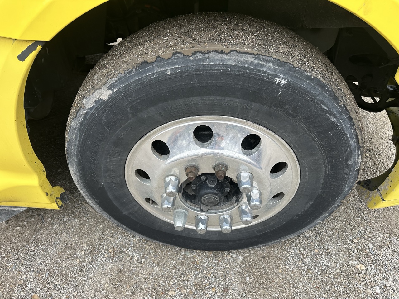 International LF687 Sleeper Truck, 2016 - 1.1 Million Miles - Cummins ISX - Tandem Axle Highway Tractor - Image 22