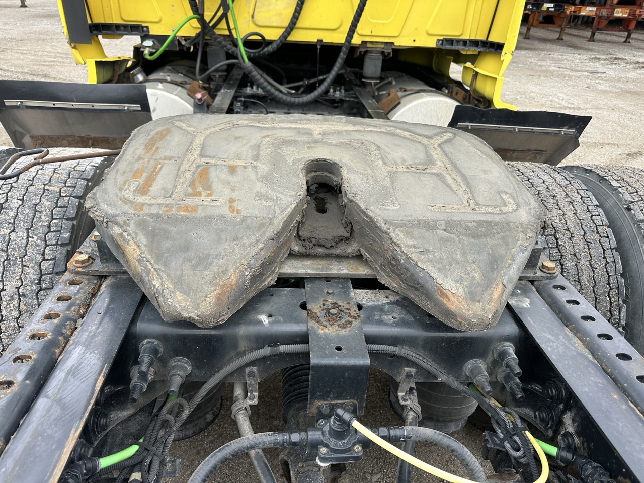 International LF687 Sleeper Truck, 2016 - 1.1 Million Miles - Cummins ISX - Tandem Axle Highway Tractor - Image 26