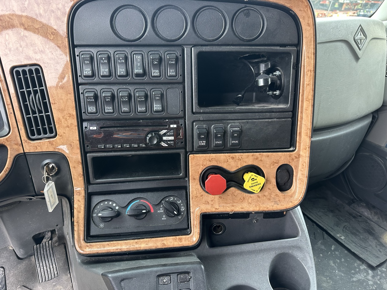 International LF687 Sleeper Truck, 2016 - 1.1 Million Miles - Cummins ISX - Tandem Axle Highway Tractor - Image 29