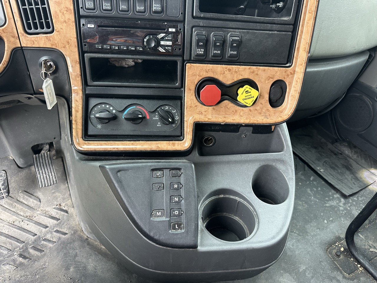 International LF687 Sleeper Truck, 2016 - 1.1 Million Miles - Cummins ISX - Tandem Axle Highway Tractor - Image 30