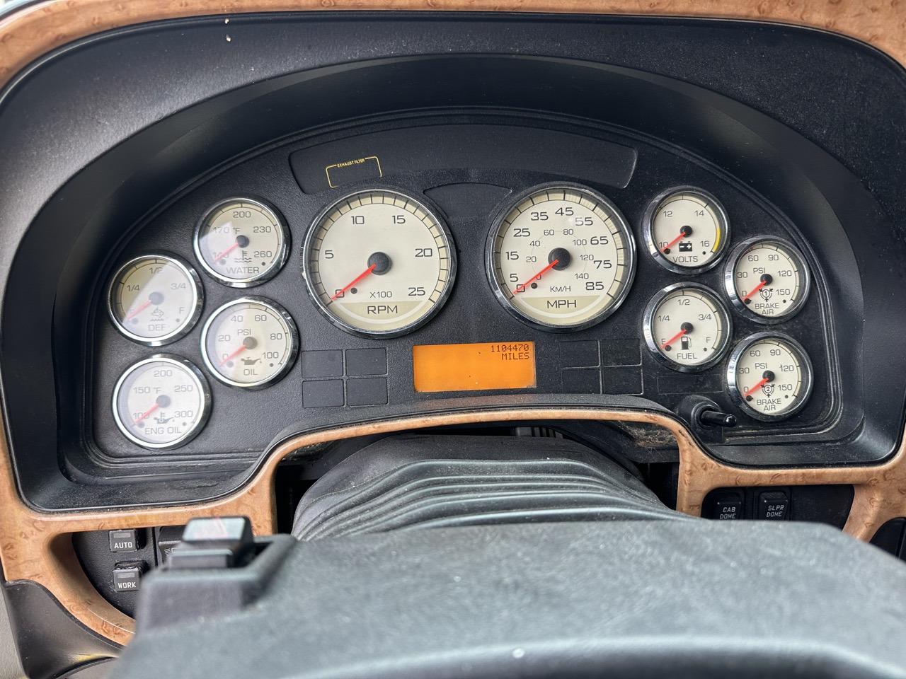 International LF687 Sleeper Truck, 2016 - 1.1 Million Miles - Cummins ISX - Tandem Axle Highway Tractor - Image 31