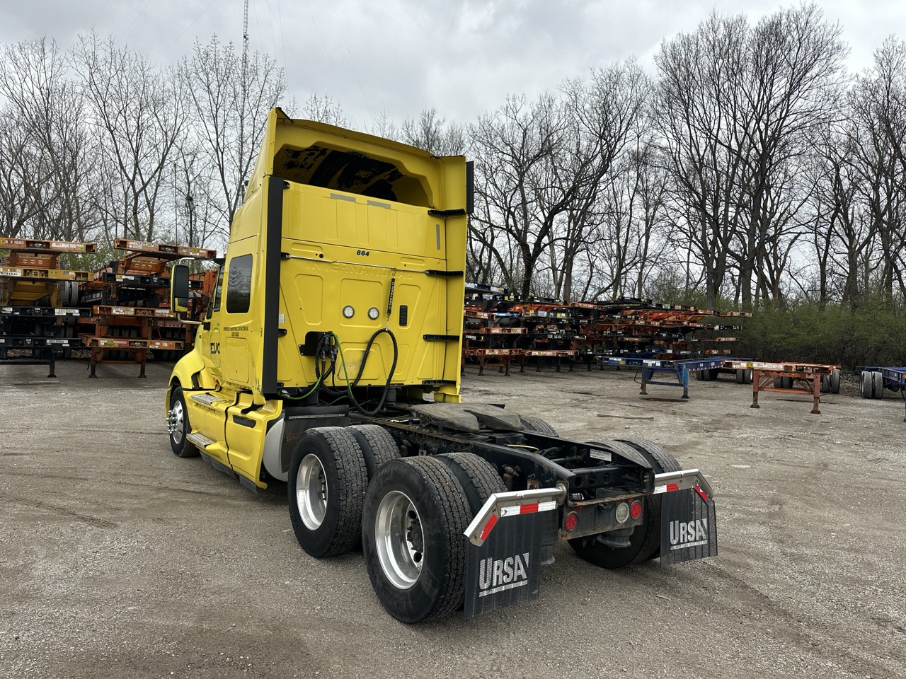 International LF687 Sleeper Truck, 2016 - 1.1 Million Miles - Cummins ISX - Tandem Axle Highway Tractor - Image 6