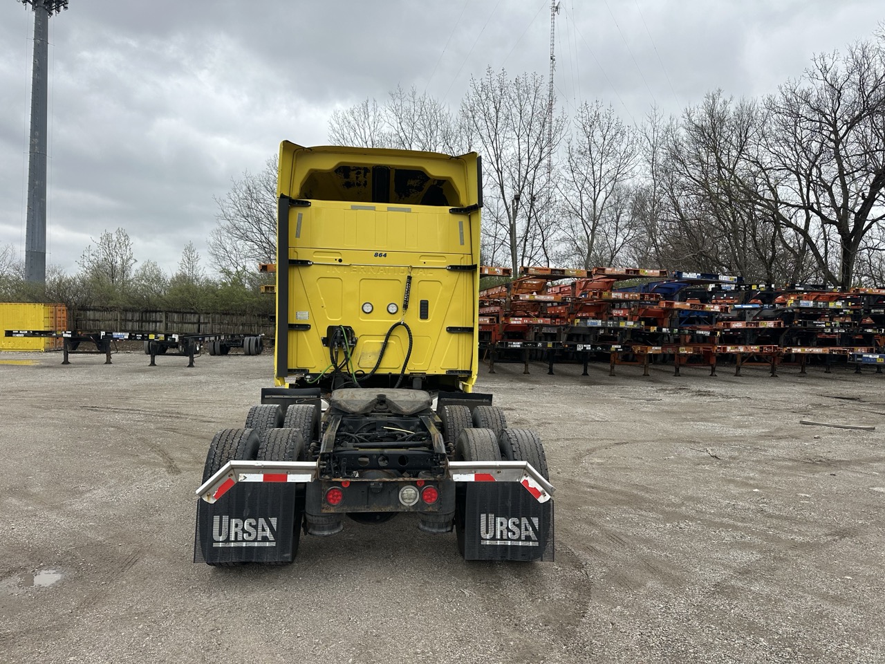 International LF687 Sleeper Truck, 2016 - 1.1 Million Miles - Cummins ISX - Tandem Axle Highway Tractor - Image 7