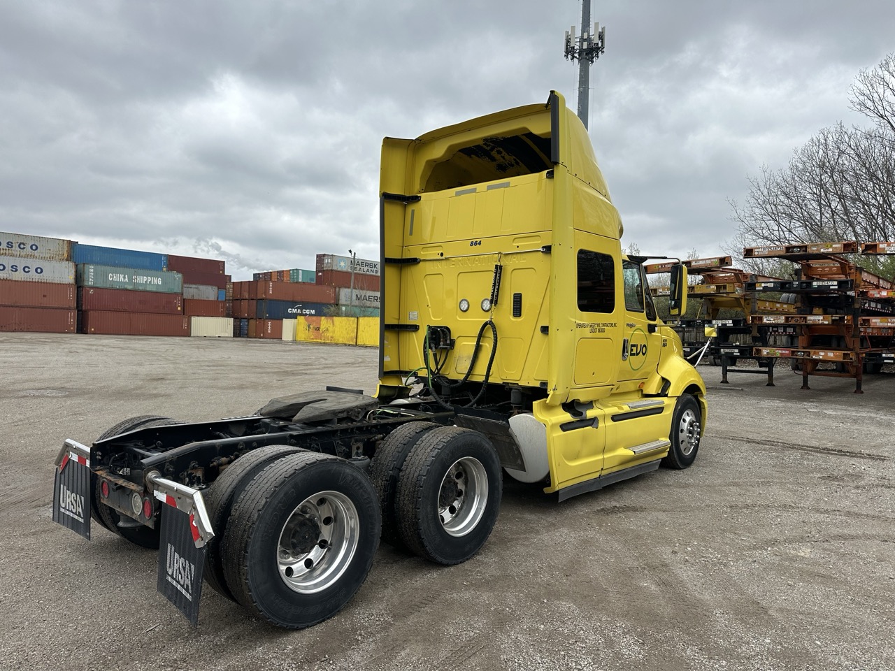 International LF687 Sleeper Truck, 2016 - 1.1 Million Miles - Cummins ISX - Tandem Axle Highway Tractor - Image 8