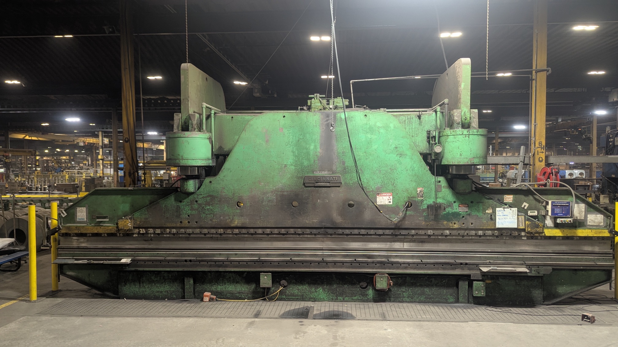 1000 Ton x 16' Cincinnati CNC Press Brake, 1974 - CNC 150 Autogauge Control, 34' Overall Length