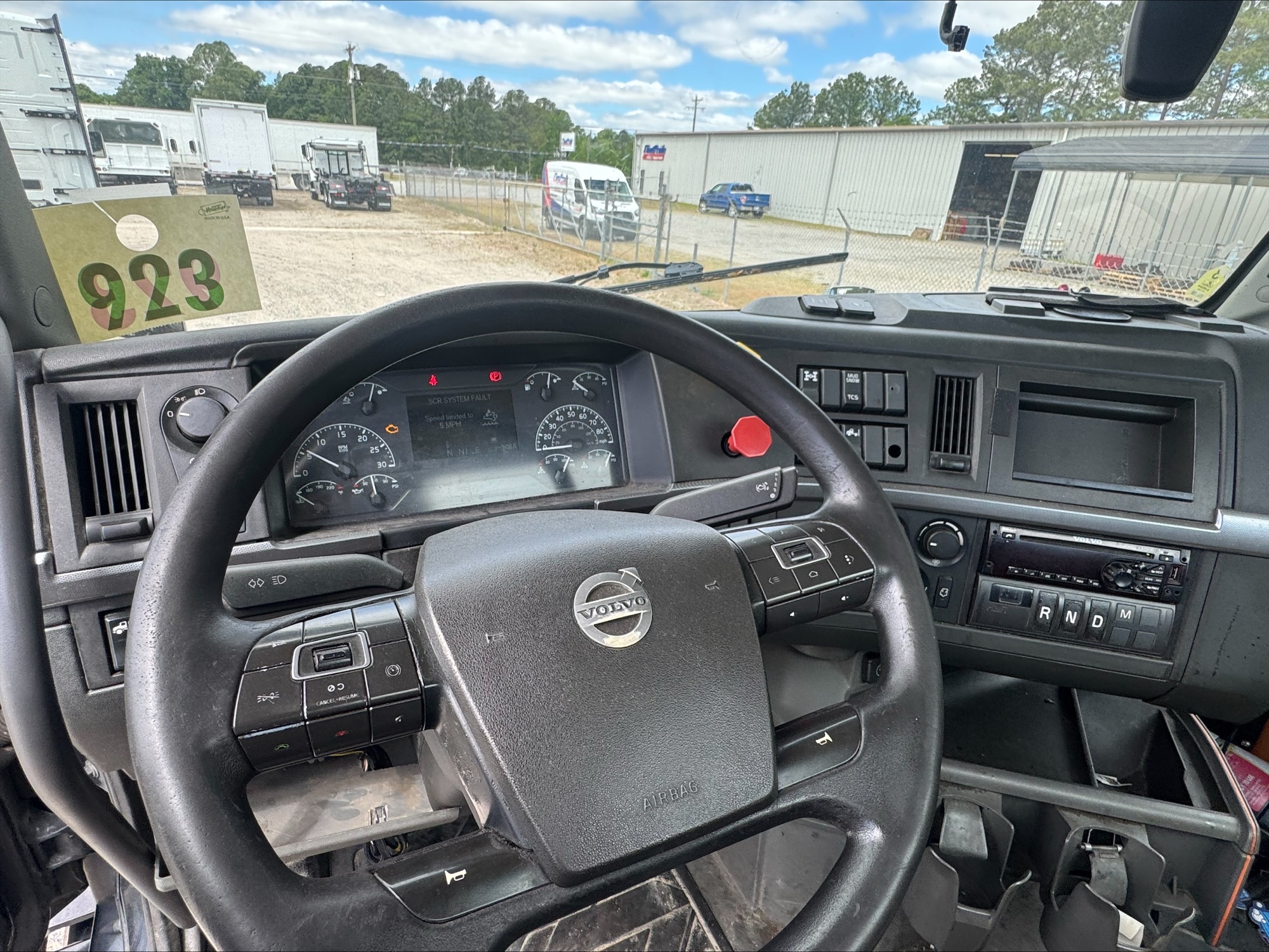 Volvo D13 Day Cab Truck, 2020 - Image 9
