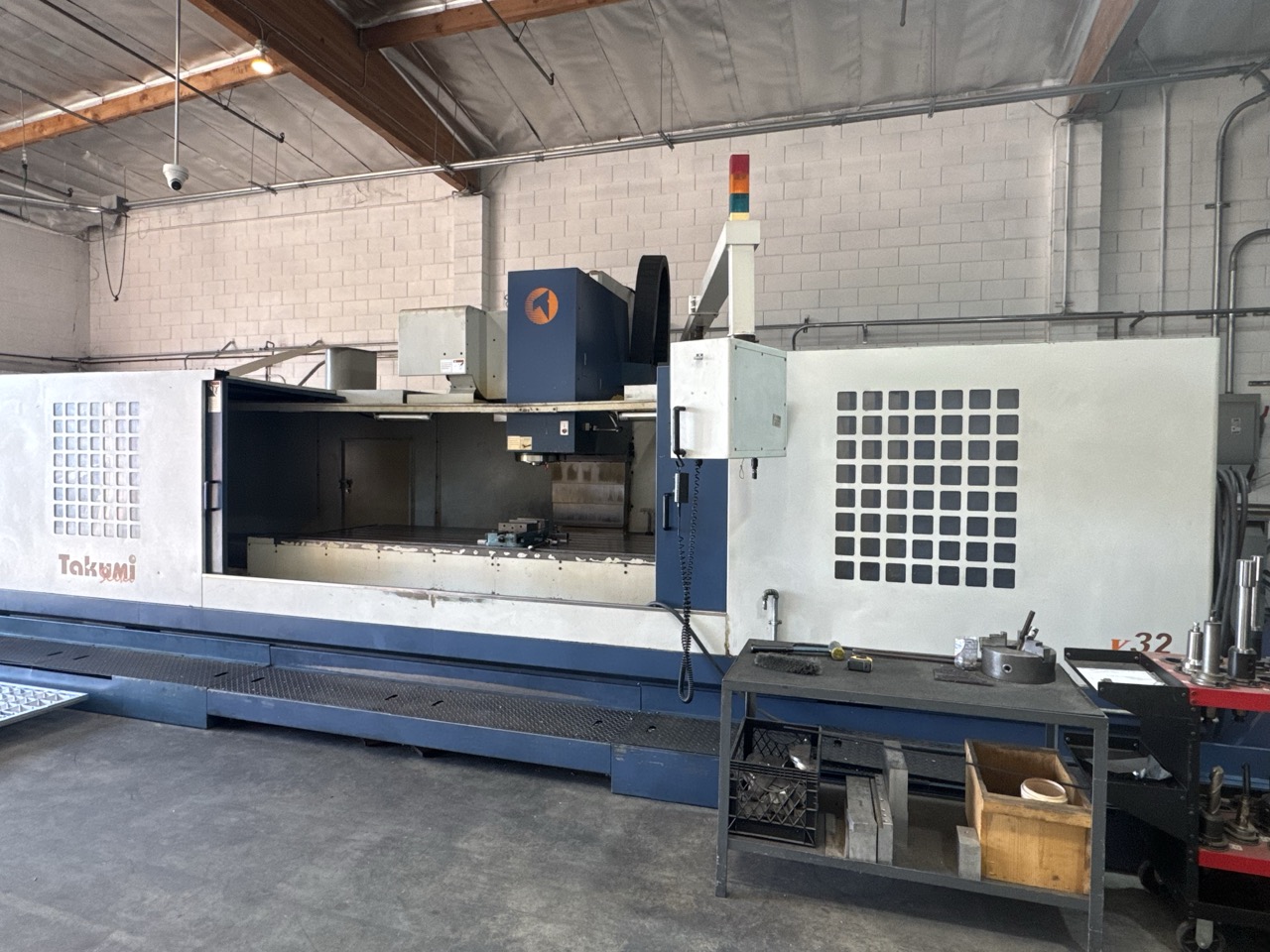 Takumi V32 VMC, 2007 - 4th Axis, CAT50, Box Way, TSC, Chip Conveyor