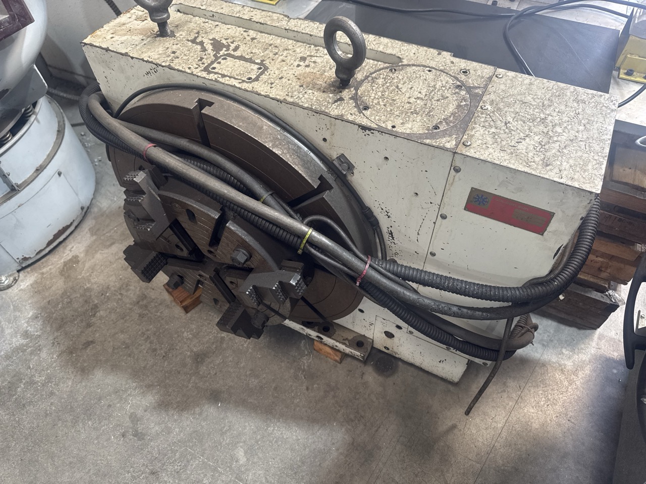 Takumi V32 VMC, 2007 - 4th Axis, CAT50, Box Way, TSC, Chip Conveyor - Image 6