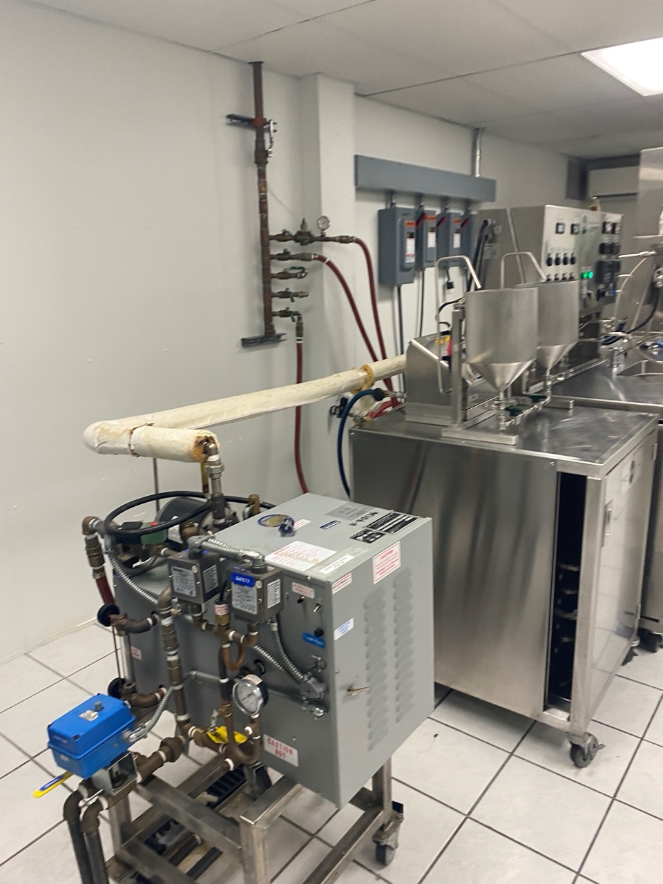 MicroThermics Pilot-Scale UHT / HTST Direct & Indirect Processing System, 2004 - Includes Electric Boiler, Chiller and Water Softener - Image 11